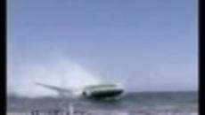 Самолет се разби в морето (ВИДЕО) - Videoclip.bg