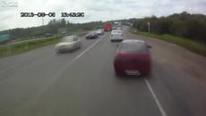LiveLeak - Impatient Driver vs Truck - Videoclip.bg