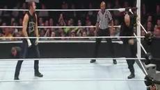 Dean Ambrose vs J&J Scurity - Wwe Raw 11.05.15 - Videoclip.bg