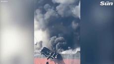 Huge oil tanker fire 'kills one and leaves seven missing' in Thailand - Videoclip.bg