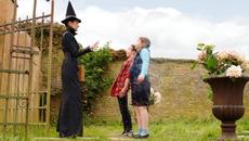 Най-непохватната вещица С01 Е01 (Selection Day part 1) бг.аудио - Videoclip.bg