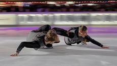 Oona BROWN & Gage BROWN, 2022 Tree Lighting at Bryant Park - Videoclip.bg