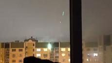 Куче се наслаждава на фойерверките - Videoclip.bg