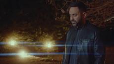 Γιώργος Γιαννιάς – Ενοχλώ;  Official Music Video (4K) - Videoclip.bg