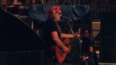 Willie Nelson - Roll Me Up and Smoke Me When I Die (Live Version) - Videoclip.bg