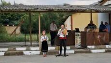 БОРИСЛАВ БОРИСОВ И ВИКТОРИЯ ВАСКОВА - ОЙ, ДЕВОЙКО ЦЪРНАОКО - Videoclip.bg