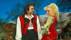 Дуо Сладко Медено   Брала мома къпини الفولكلور البلغارية - Videoclip.bg