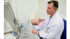 Мозъчният удар е едно от най-тежките заболявания - Нова апаратура помага за раздвижване след прекаран инсулт - Videoclip.bg