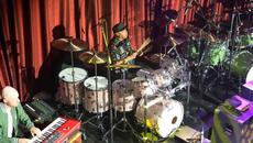 Dennis Chambers Performs Live With Cory Wong - Videoclip.bg