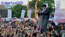 Tina Datta sings the song of “Uttaran” to big audience, Indonesia, 2016 - Videoclip.bg