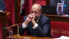 Le député Ugo Bernalicis chante une chanson d'Isabelle Boulay devant Eric Dupond-Moretti - Videoclip.bg