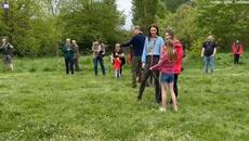 Prince Louis, Prince George and Princess Charlotte try archery during the Big Help Out - Videoclip.bg