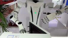 Терминаторите идват скоро! Китай: Представяне на роботи които ще се внедрят сред хората... - Videoclip.bg