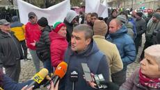 Протестът на земеделците започна: Изливат мляко на улицата - Videoclip.bg