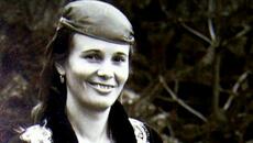 Валя Балканска (Valya Balkanska) - Излел Е Дельо Хайдутин (Original Version) - Videoclip.bg