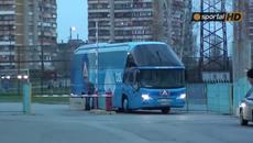 Десетина фена и повече полиция посрещнаха Левски - Videoclip.bg