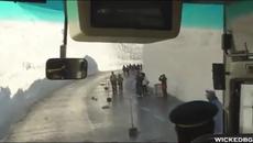 15 метра сняг в Япония - Videoclip.bg