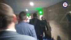 Крясъци и бой в НС! ПП-ДБ и "Възраждане" се псуват свирепо: Явор Божанков обича да лапа! - Videoclip.bg