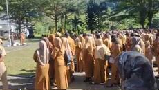 Bupati Kolaka Timur Abdul Azis Pamit Cuti Kampanye Saat Pimpin Apel Gabungan, Pesan Hal Ini ke ASN - Videoclip.bg