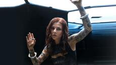 VICTORIA - IN BETWEEN (Official Music Video) - Videoclip.bg