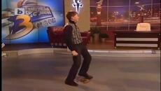 Този пич разби Слави с кючека си 360p - Videoclip.bg