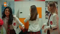 Doruk, Asiye'yi çıplak kalmaktan kurtardı - Kardeşlerim 3. Bölüm - Videoclip.bg