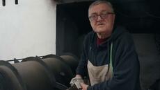 Най-стария майстор готвач в Сърбия - Вкусен специалитет от месо - Videoclip.bg