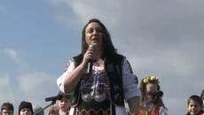 Ученици разпънаха най-дългото знаме в България на кея в Русе - Videoclip.bg