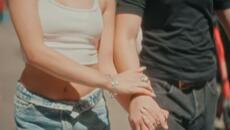 Σταμάτης Καπίρης – Έλα Απ' Το Σπίτι _ Official Music Video (4K) - Videoclip.bg
