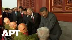 Putin, Xi & Kim Honor Chinese WWII Veterans Ahead of Grand Parade in Beijing | APT - Videoclip.bg