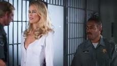 Claudia Schiffer / Coolio | In Pursuit (Thriller) The perfect woman, The perfect crime. - Videoclip.bg