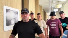 Арестуваните данъчни от Бургас влизат в съдебна зала - Videoclip.bg