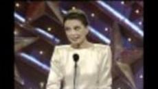 Одри Хепбърн (Audrey Hepburn) Получава Златен Оскар! Receives Cecil B. Demille Award - Golden Globes 1990 - Videoclip.bg