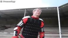 Салто с рицарска броня - Videoclip.bg