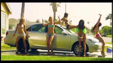 Вижте Как Мацки по Бански Работят в Автомивка - Videoclip.bg