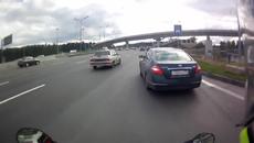 Пич с Bmw M6 прави за смях мотоциклетист! Къде Изчезна Този? - Videoclip.bg