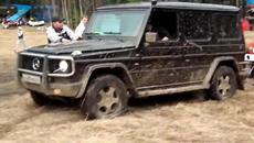 Mercedes G-класа вади пожарен автомобил затънал в кал! - Videoclip.bg