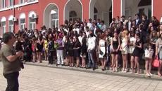 Абитюренти в Пловдив от Търговската Гимназия НТГ (15.05.2014) 2 част - Videoclip.bg