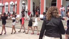 Абитюренти в Пловдив НТГ (15.05.2014) На Хорото в Двора - Videoclip.bg
