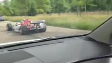 Да те задмине болид от F1 по време на трафик . - Videoclip.bg
