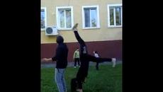 Малко се забавляваме ние - Videoclip.bg