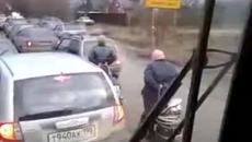 Това може да видим само в Русия - Баби като автомобили на пътя - Videoclip.bg