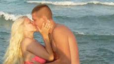 Целувка на плажа в Слънчев бряг -  За Конкурса Pharrell Williams - Happy day 2014 Bulgaria Sunny Beach - Videoclip.bg