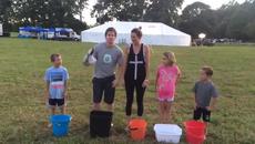 Ледена вода за цялото семейство (family) - ice bucket challenge - Videoclip.bg