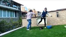 Ice Bucket Challenge се превърна в купон - Videoclip.bg