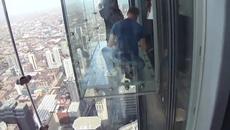 Гледка от балкона Willis Tower Skydeck - Чикаго - Videoclip.bg