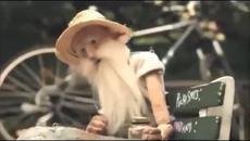 Невероятен Талант - един уличен кукловод - Videoclip.bg