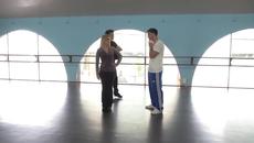 Как Момиче флиртува пред гаджето си!? - Videoclip.bg