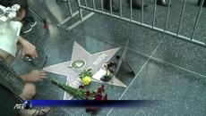 Светът почете Робин Уилямс (Tribute to Robin Williams on Hollywood's Walk of Fame ) - Videoclip.bg