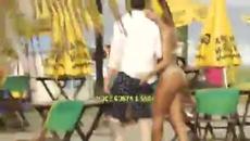 Супер Сексапилна просякиня предизвиква из плажа - Videoclip.bg